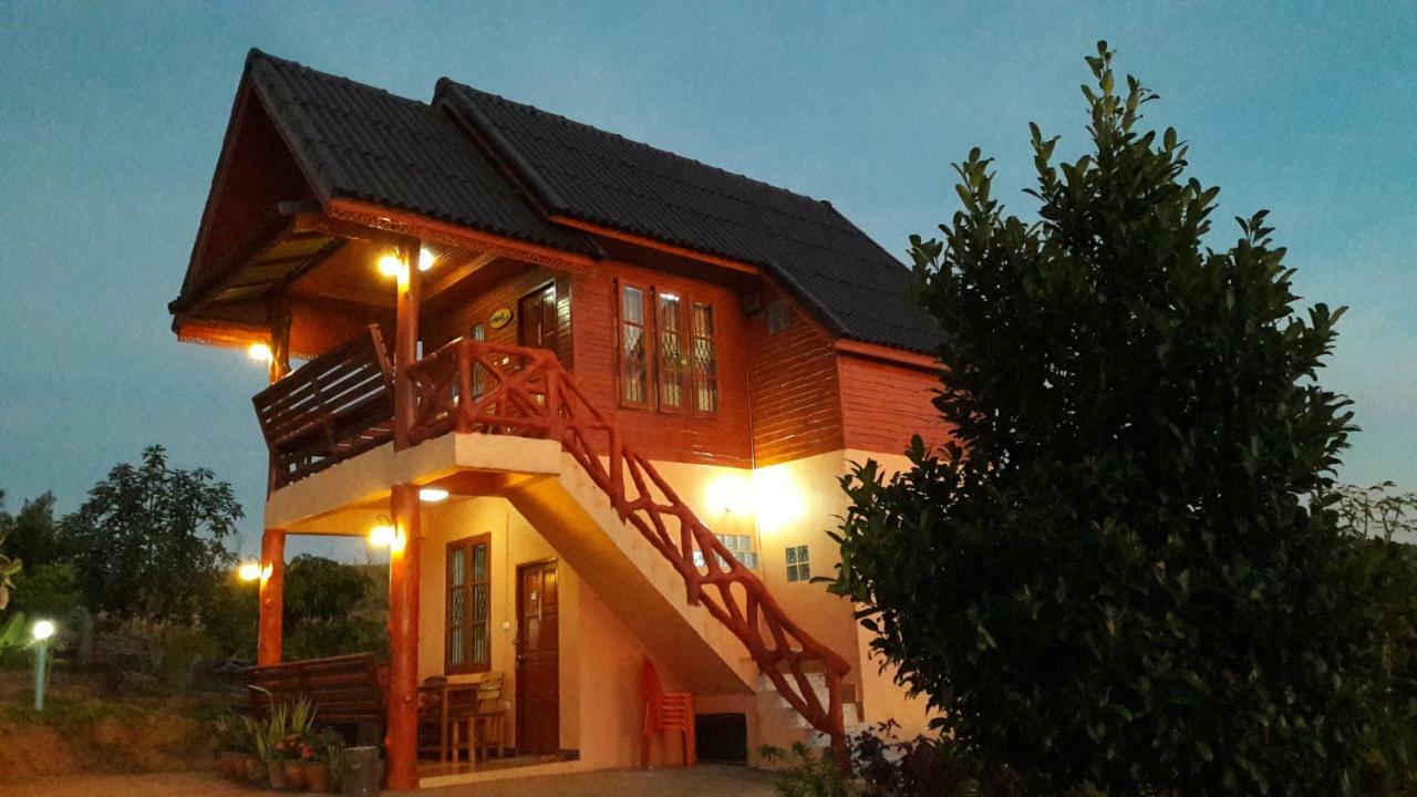 Отель Khao Kho Flora Экстерьер фото